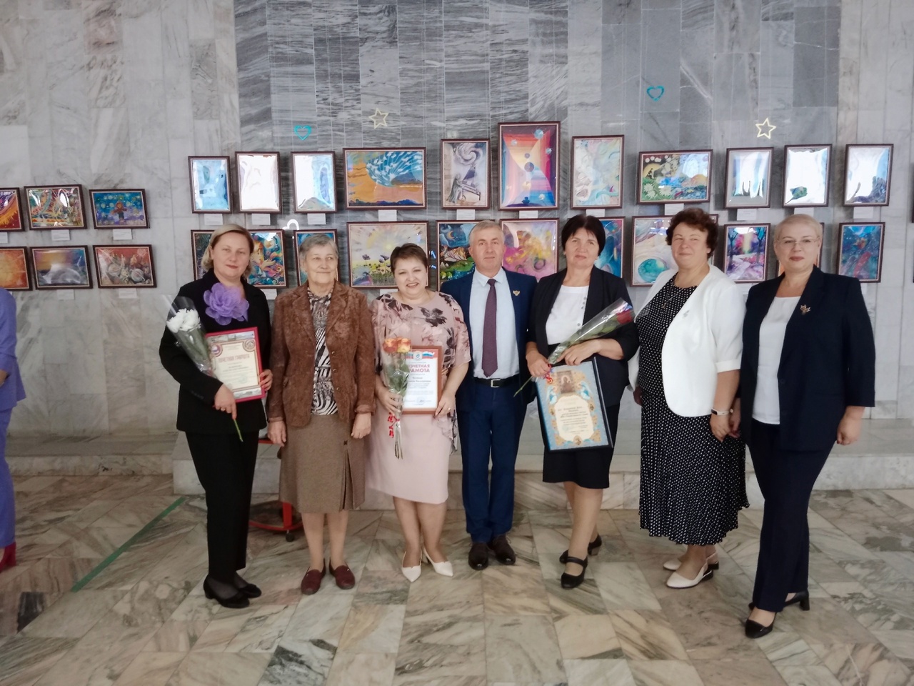 Профессиональные награды педагогов школы.